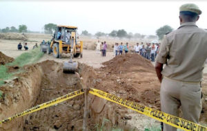 Agra : 3-year-old boy playing outside the house fell into 180-feet-deep borewell