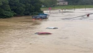 flood malaysia rescue operations, मलेशिया में बाढ़, रेस्क्यू ऑपरेशन, मलेशिया, मलेशिया में बाढ़ का कहर