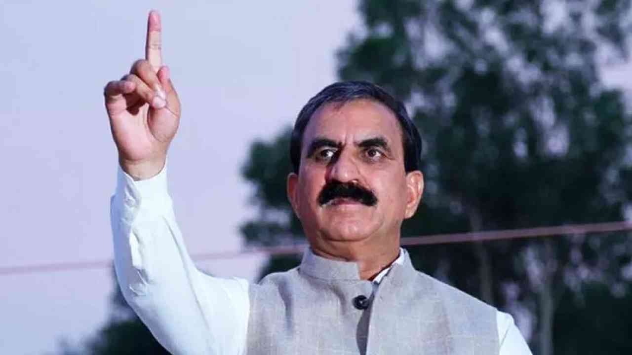 जो कभी मालरोड पर अखबार बेचता था, आज वो हर अखबार की हेडलाइन बना है...