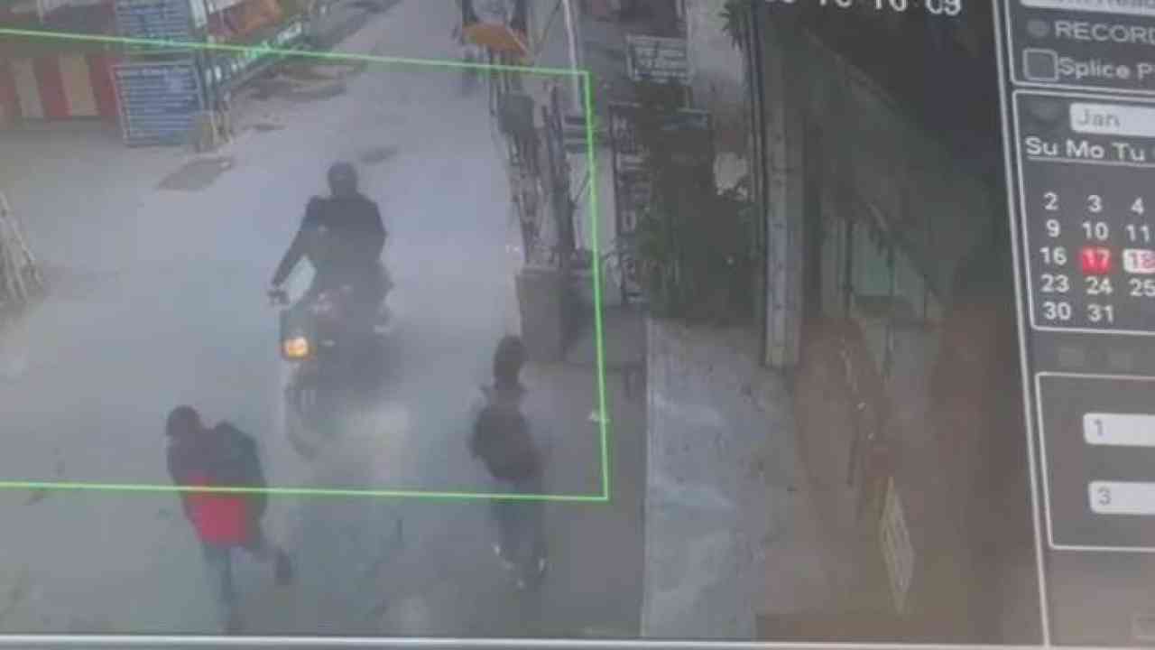 दिल्ली में छात्रा पर तेजाब फेंकने वाले 3 युवक गिरफ्तार, दोस्ती तोड़ने से नाराज था मुख्य आरोपी