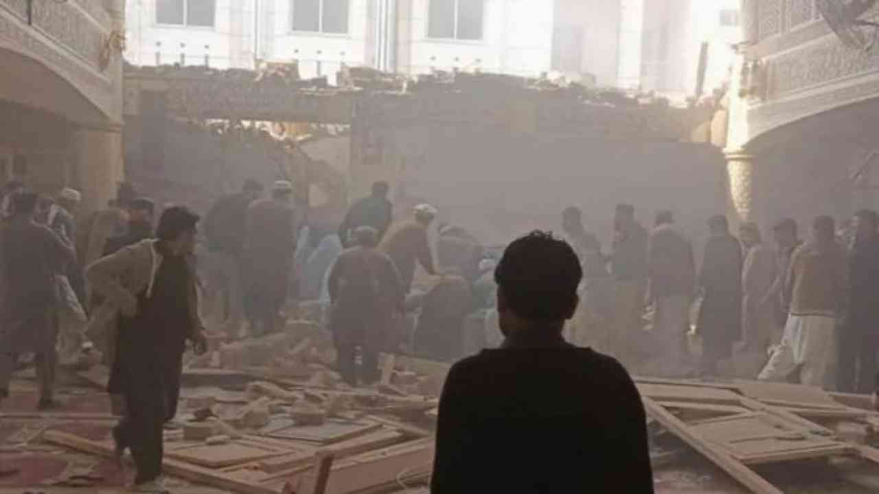 पाकिस्तान में मस्जिद के अंदर नमाज के दौरान बम धमाका, 28 लोगों की मौत...150 से अधिक लोग घायल