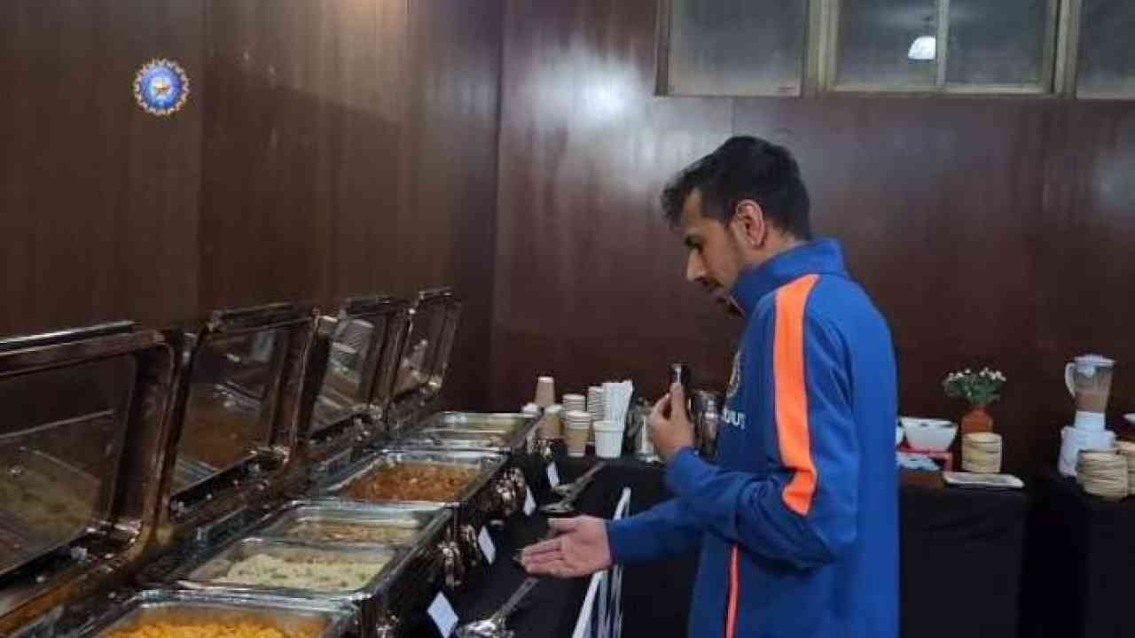 चहल ने दिखाया भारतीय टीम का ड्रेसिंग रूम, रोहित बोले तेरा अच्छा फ्यूचर चल रहा है