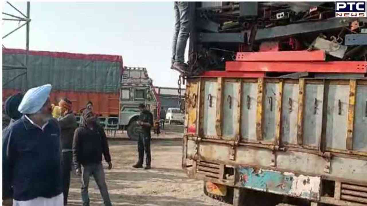 ਕੈਬਨਿਟ ਮੰਤਰੀ ਹਰਪਾਲ ਚੀਮਾ ਦੀ ਹਾਈਵੇ 'ਤੇ ਛਾਪੇਮਾਰੀ, ਬਿਨਾਂ ਬਿੱਲਾਂ ਤੋਂ ਫੜੇ ਟਰੱਕਾਂ ਨੂੰ ਠੋਕਿਆ ਜੁਰਮਾਨਾ