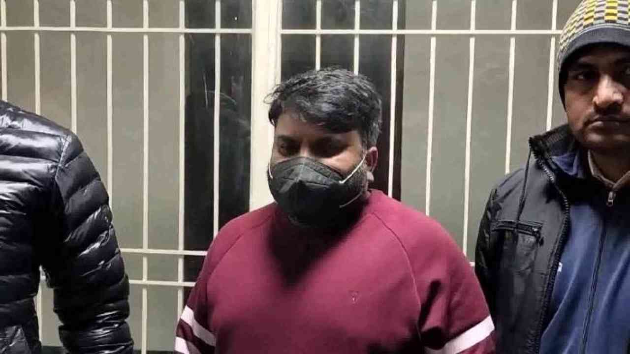 PGIMS रोहतक का डॉक्टर रिश्वत लेते हुए रंगे हाथों गिरफ्तार, पुलिस केस धारा 307 हटवाने के लिए मांगे थे ढाई लाख