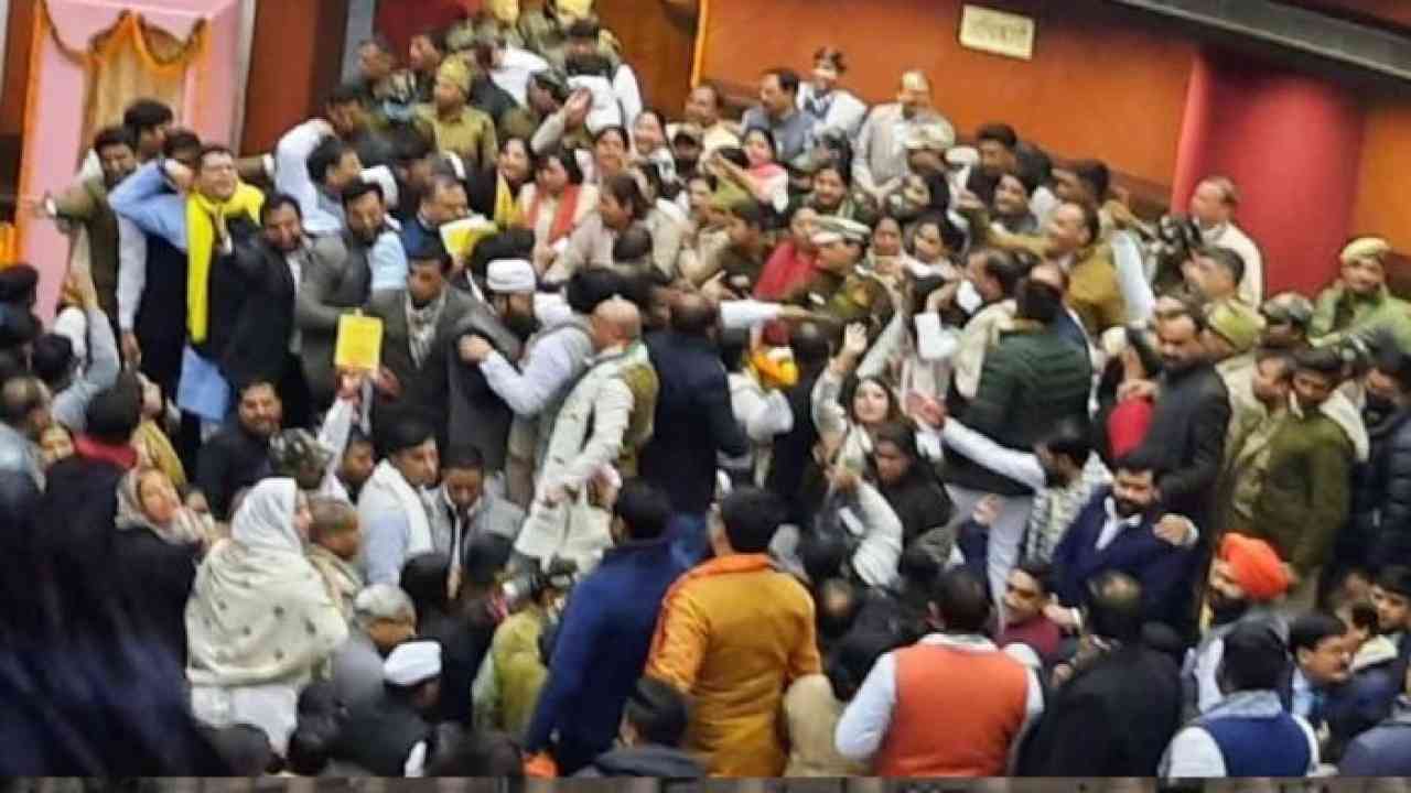 तीसरी बार टला MCD मेयर-डिप्टी मेयर का चुनाव, हंगामे चलते स्थगित हुई सदन की कार्यवाही