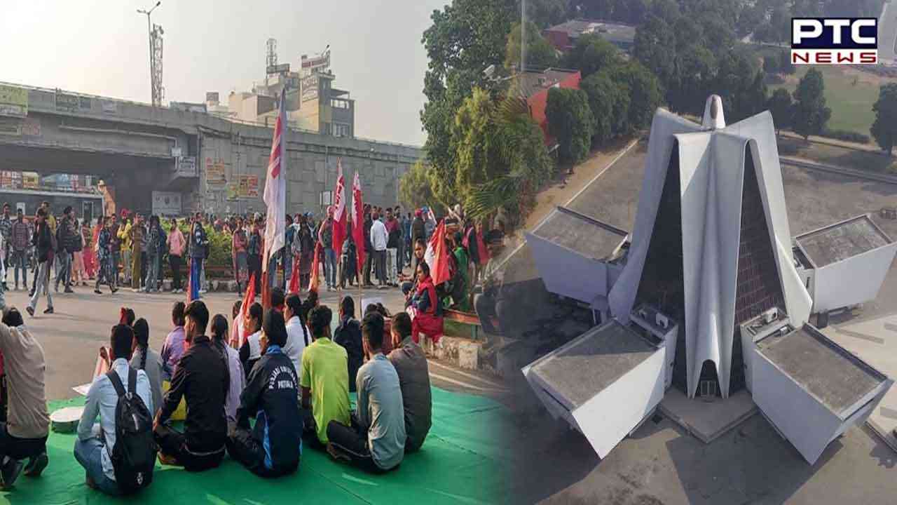 ਅੰਤਰਰਾਸ਼ਟਰੀ ਮਾਤ ਭਾਸ਼ਾ ਦਿਵਸ ਮੌਕੇ ਪੰਜਾਬੀ ਯੂਨੀਵਰਸਿਟੀ ਦੇ ਗੇਟ ਬੰਦ, ਧਰਨੇ ’ਤੇ ਬੈਠੇ ਵਿਦਿਆਰਥੀ