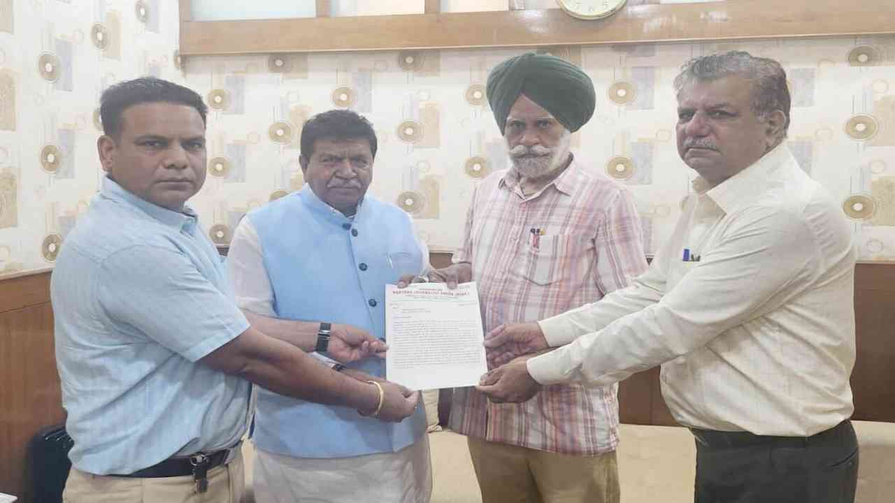 पत्रकार संघ के प्रतिनिधियों ने विभिन्न मांगों को लेकर विधानसभा अध्यक्ष से की मुलाकात, सौंपा ज्ञापन