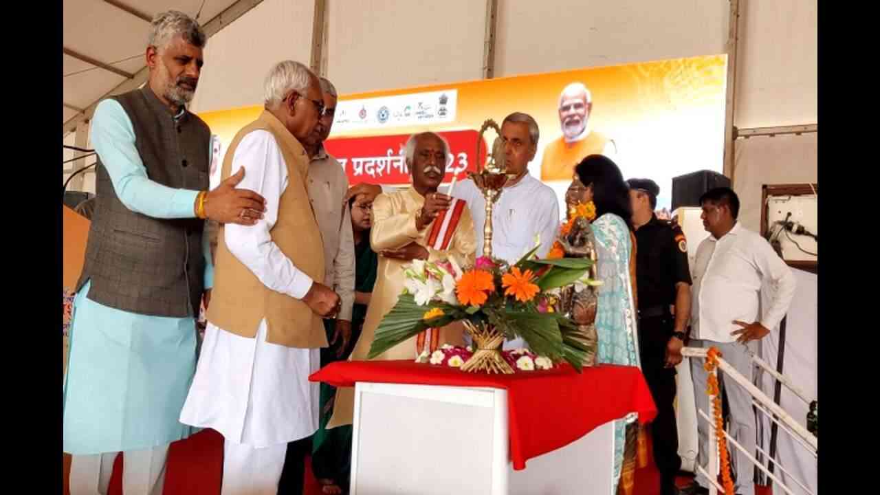 राज्य स्तरीय पशु प्रदर्शनी में पहुंचे राज्यपाल बंडारू दत्तात्रेय, प्रगतिशील पशुपालकों से की मुलाकात