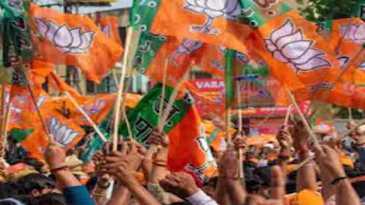 देहरा में भाजपा ने किया विरोध प्रदर्शन, सुख्खू के खिलाफ जमके बरसे भाजपा नेता,  भिड़े कांग्रेस और भाजपा कार्यकर्ता,