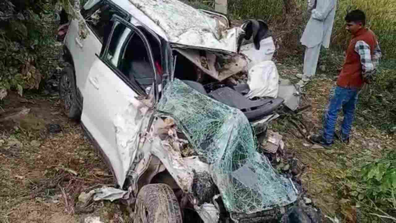 आदमपुर-अग्रोहा रोड पर बड़ा हदासा, गाड़ी पलटने से 6 युवकों की मौत