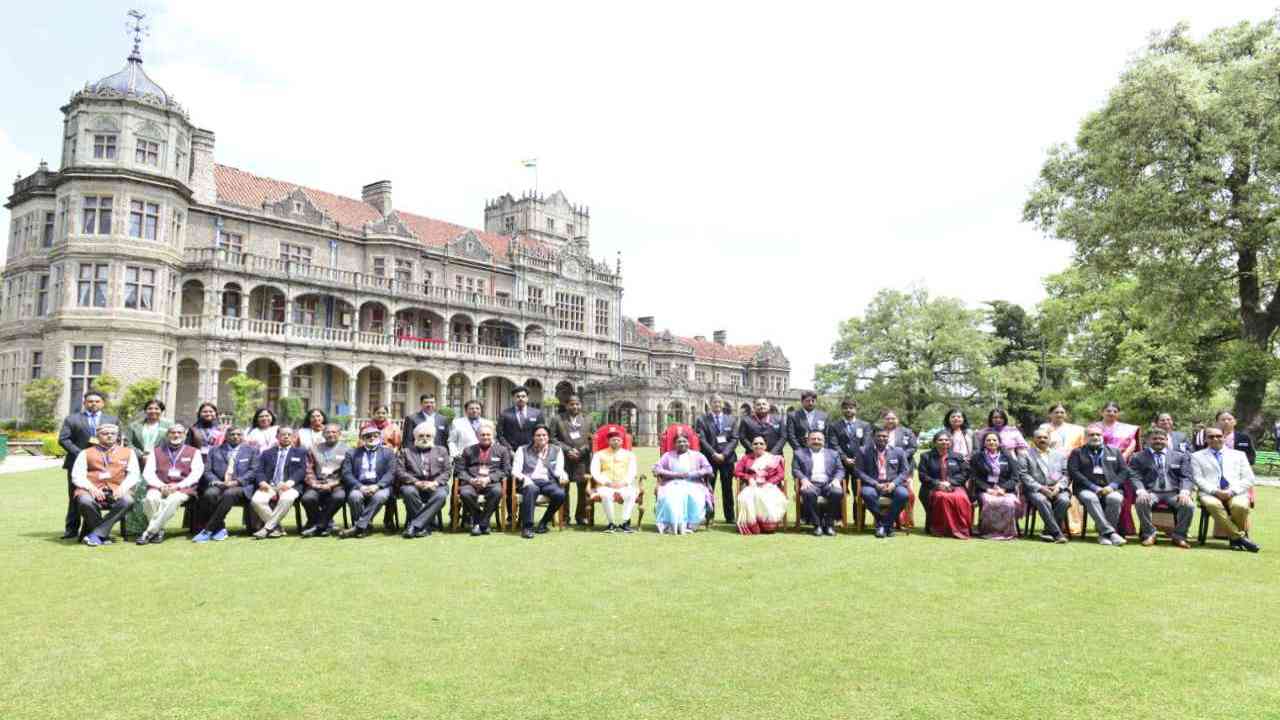 राष्ट्रपति द्रौपदी मुर्मु ने भारतीय उच्च अध्ययन संस्थान का किया दौरा, राज्यपाल भी रहे मौजूद