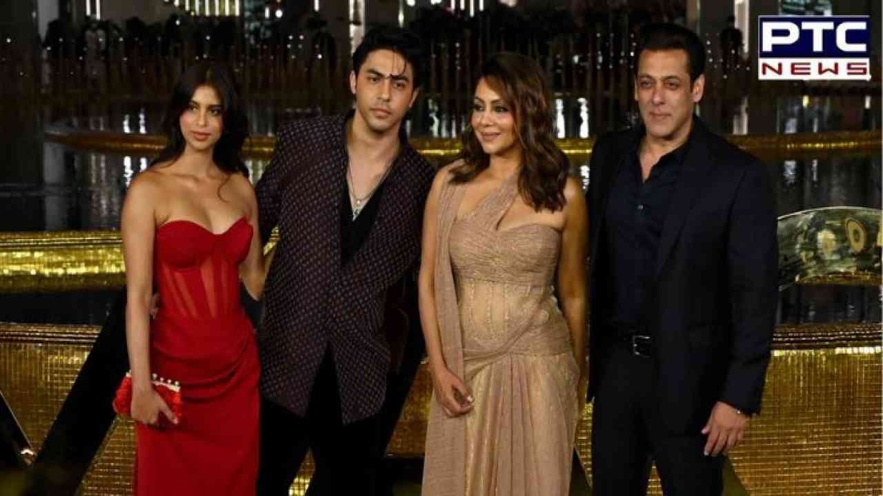 Salman posing with Shah Rukh Khan's family leaves fans in awe
