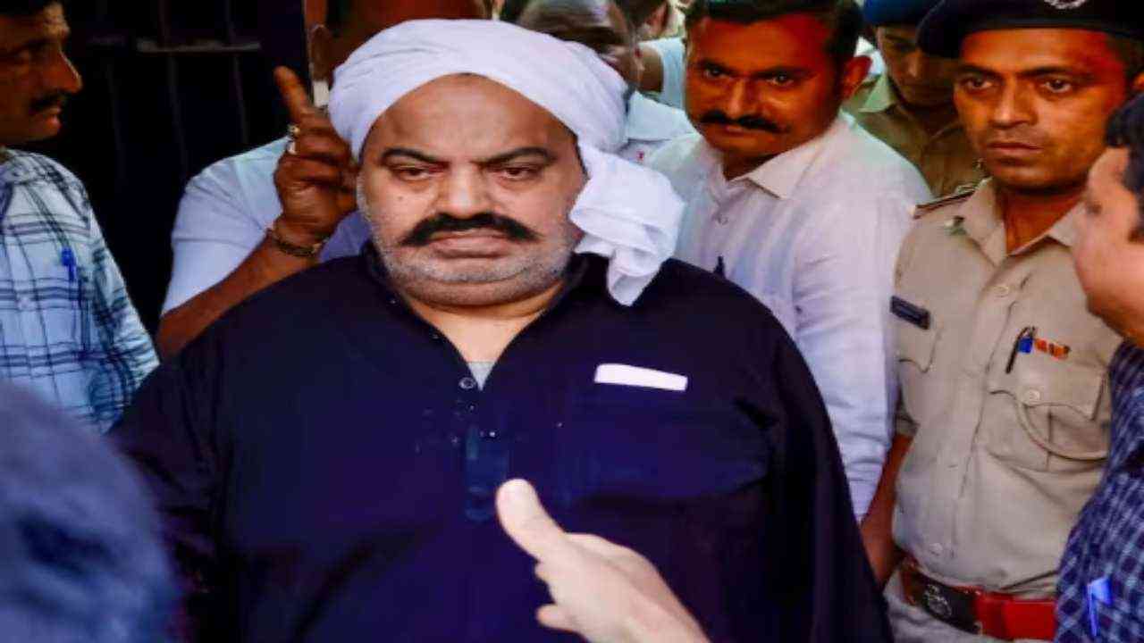 अतीक अहमद की सिर पर गोली मारकर हत्या के बाद उत्तर प्रदेश में धारा 144 लागू, हत्यारों से पूछताछ जारी