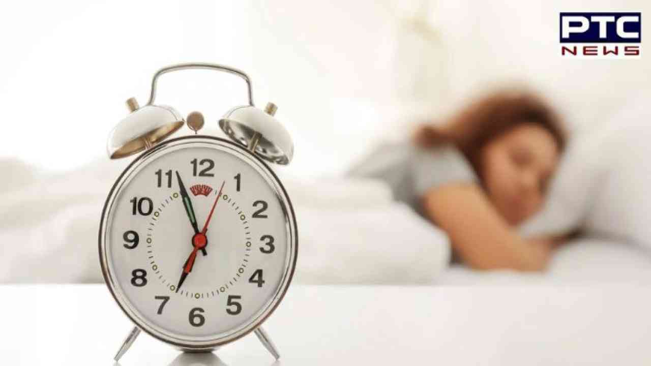 Looking at clock while trying to sleep worsens insomnia, says study