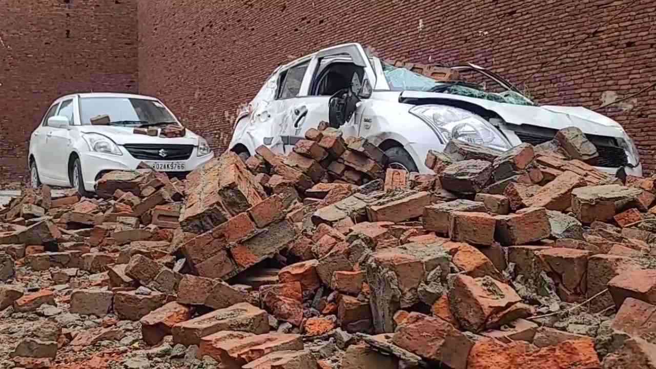 यमुनानगर में तेज बारिश की भेंट चढ़ा अकबर के शासन काल में बना किला, दीवार गिरने से 2 गाड़ियां क्षतिग्रस्त