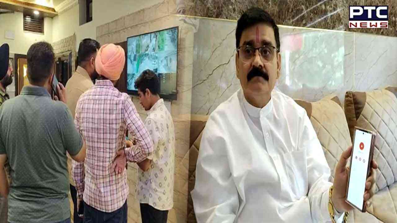 ਸੁਧੀਰ ਸੂਰੀ ਦੇ ਭਰਾ ਬ੍ਰਿਜ਼ ਸੂਰੀ ਦੇ ਘਰ ਦੇ ਬਾਹਰ ਦੋ ਹਥਿਆਰਬੰਦ ਨੌਜਵਾਨ ਆਏ ਨਜ਼ਰ