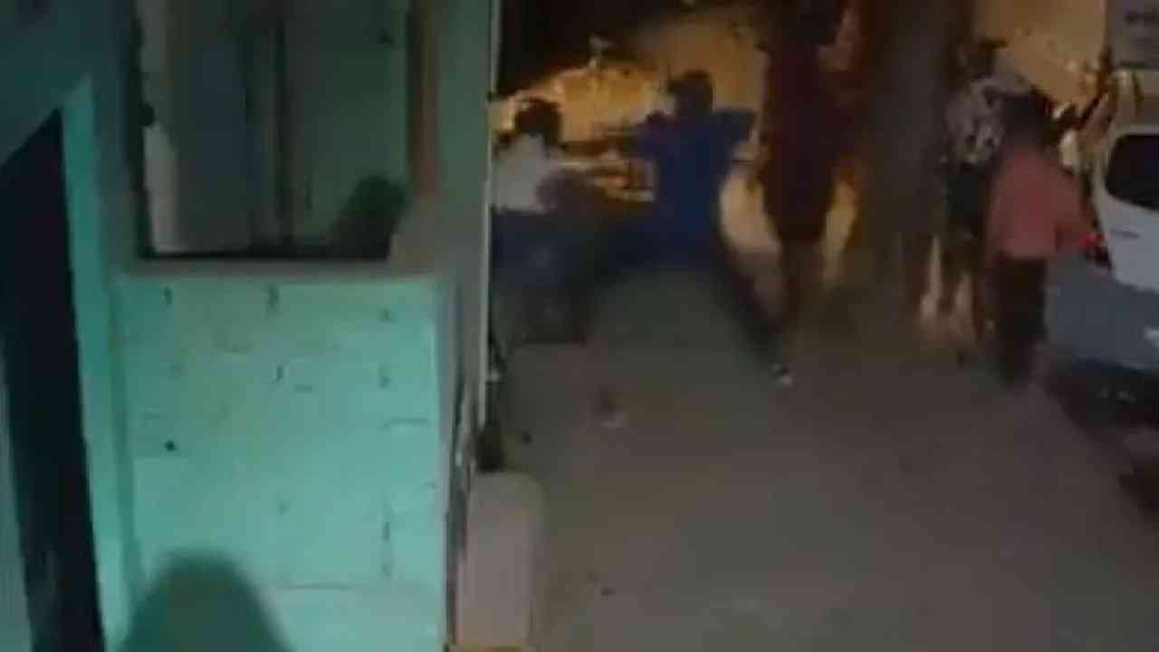 दिल्ली : सिरफिरे आशिक की दरिंदगी, 16 साल की लड़की पर चाकू से किए 20 से ज्यादा वार, पत्थर से कुचला सिर,आरोपी गिरफ्तार