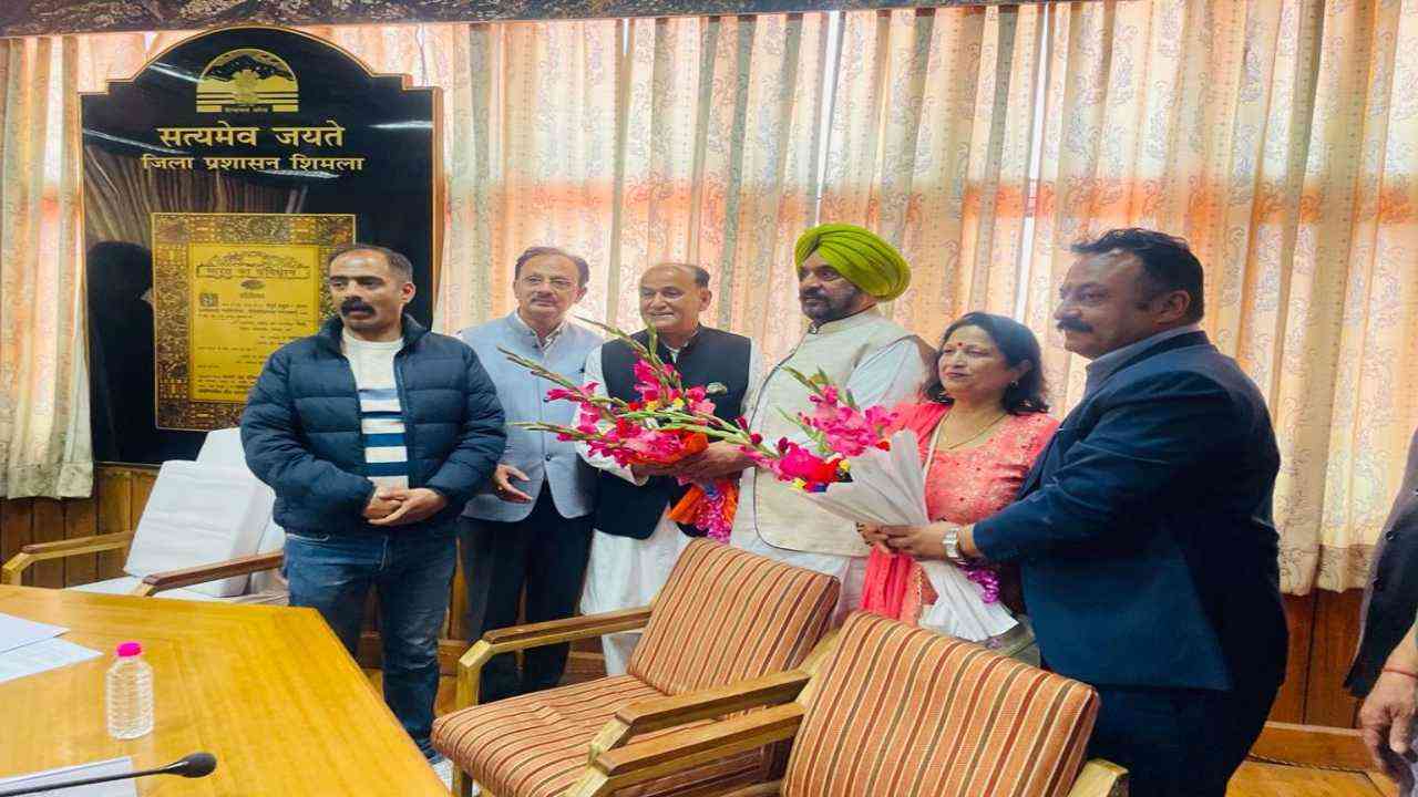 सुरेंद्र चौहान बने शिमला नगर निगम के नए मेयर, उमा कौशल को मिली डिप्टी मेयर की ज़िम्मेदारी