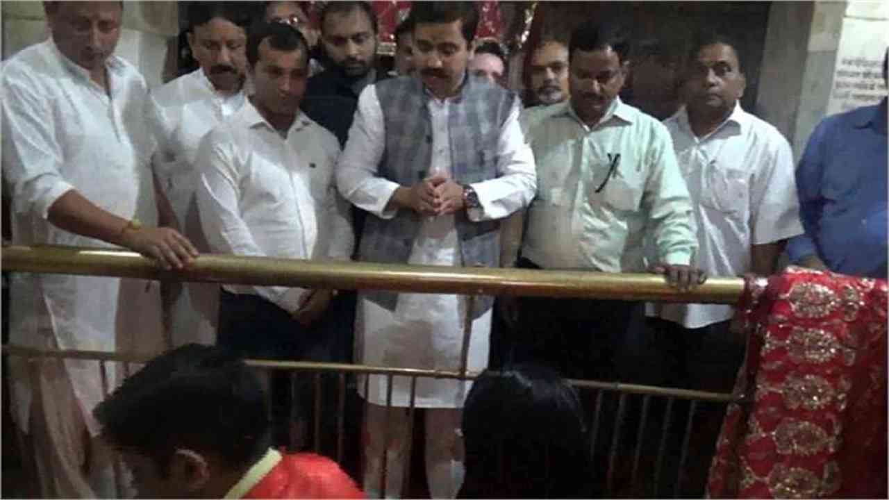 मंत्री विक्रमादित्य सिंह ने ज्वालामुखी मन्दिर में किए दर्शन, कहा- प्रदेश के हर कोने में किया जा रहा समान विकास