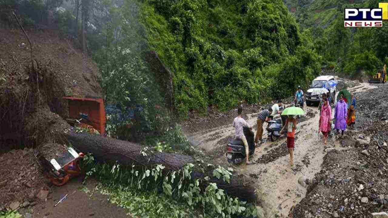 Heavy rainfall lashes Himachal's Shimla, debris & stones damage vehicles