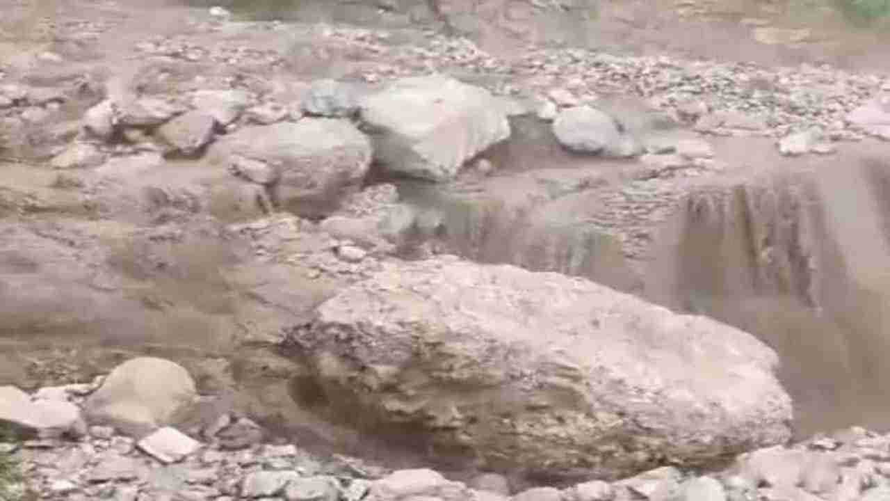 हिमाचल : मंडी में बादल फटने से मची तबाही, 4 घंटे तक चला रेस्क्यू ऑपरेशन, 40 लोगों की बचाई जान