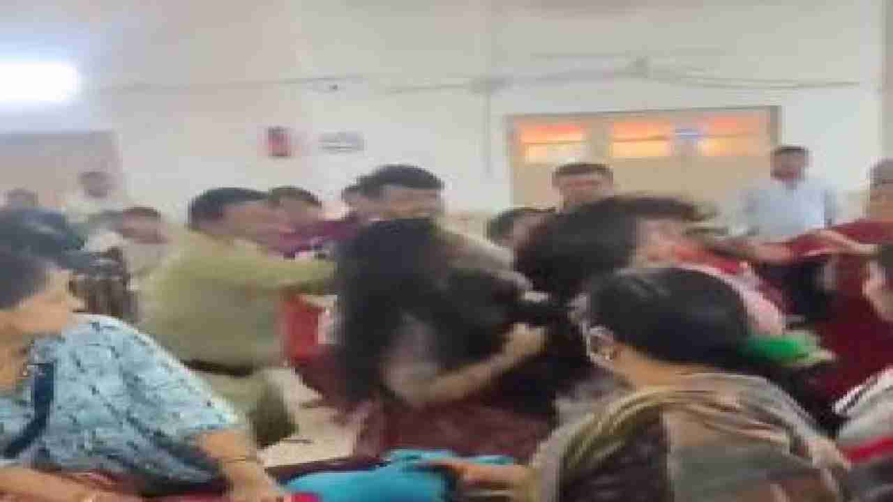 ਸੇਲ 'ਚ ਸਾੜੀ ਖਰੀਦਣ ਦੌਰਾਨ ਔਰਤਾਂ 'ਚ ਝੜਪ, ਇਕ-ਦੂਜੇ ਦੇ ਫੜੇ ਵਾਲ