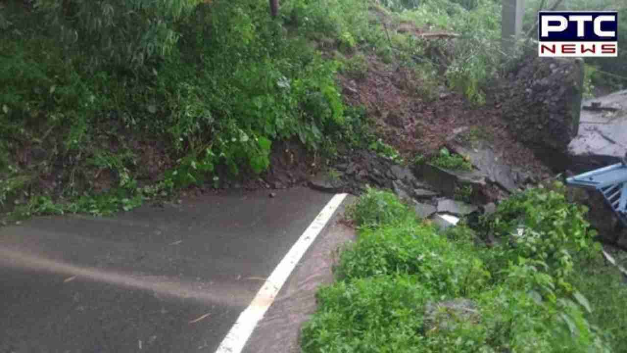 Himachal : बिलासपुर में भूस्खलन से NH 205 अवरुद्ध, वाहन हुए क्षतिग्रस्त