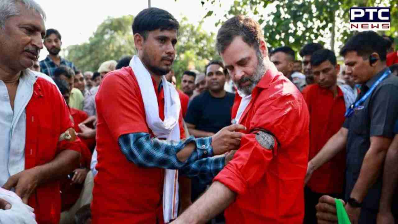 'ਕੂਲੀ' ਬਣੇ ਰਾਹੁਲ ਗਾਂਧੀ; ਸਿਰ 'ਤੇ ਚੁੱਕਿਆ ਰਾਹਗੀਰਾਂ ਦਾ ਸਮਾਨ