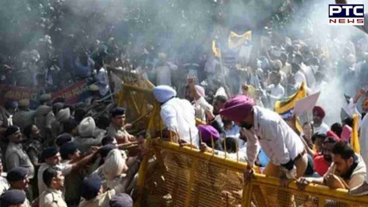 संजय सिंह की गिरफ्तारी: पुलिस ने AAP प्रदर्शनकारियों को तितर-बितर करने के लिए की पानी की बौछारें, छोड़े आंसू गैस के गोले