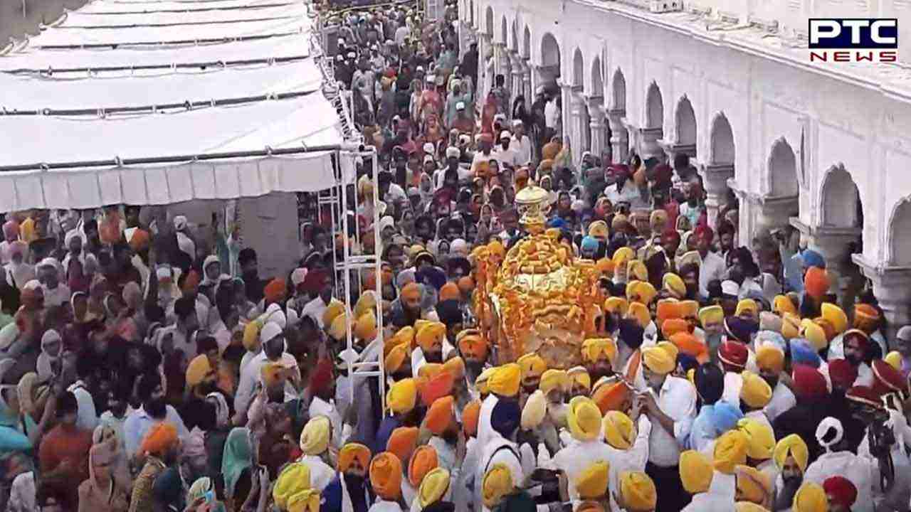 Parkash Purb of Sri Guru Ramdas Ji Sea of devotees attend Nagar Kirtan at Golden Temple complex in Amritsar Watch Videos