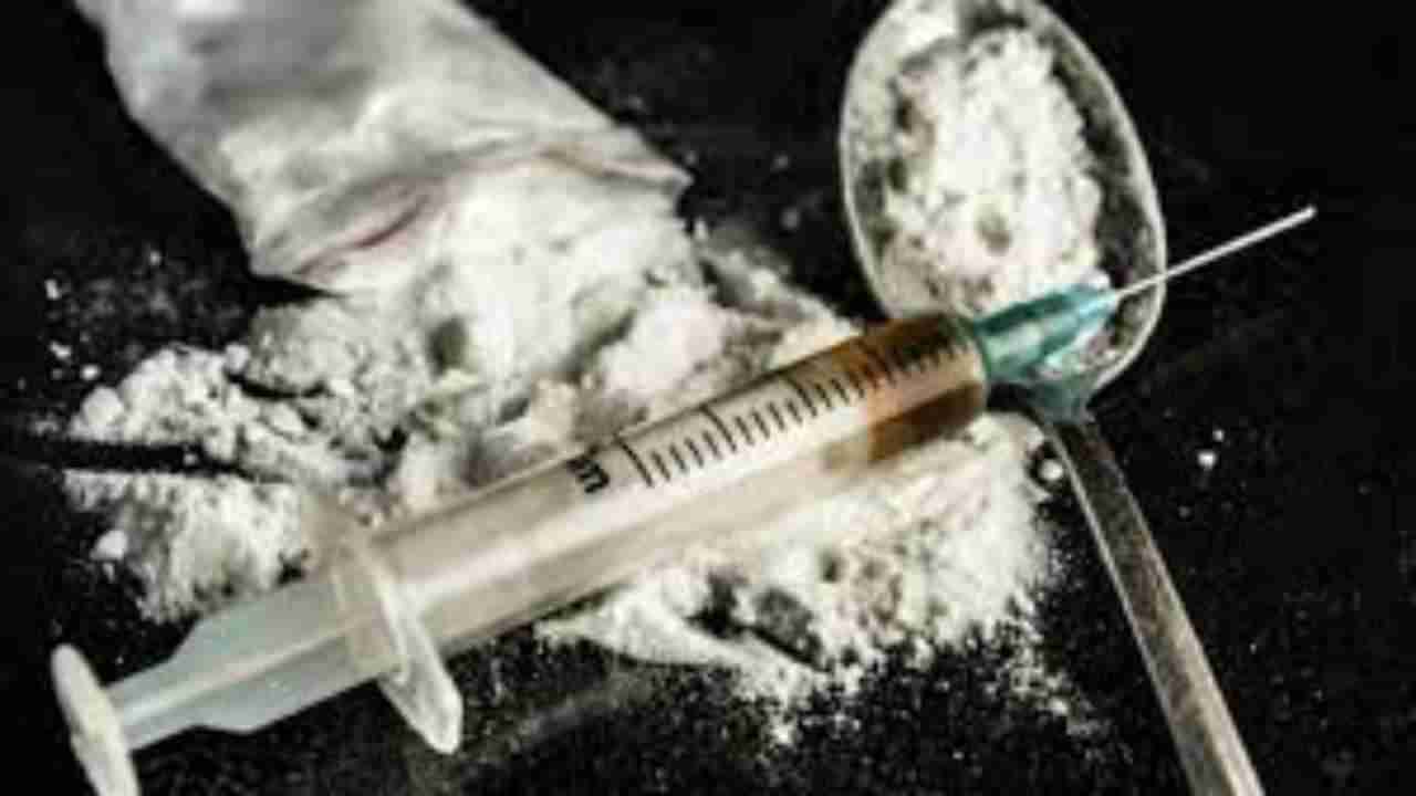 Himachal: हमीरपुर में नशे कारोबारियों पर पुलिस ने कसी नकेल, गत दो दिनों में ही एक दर्जन नशा कारोबारियों पर की कार्रवाई