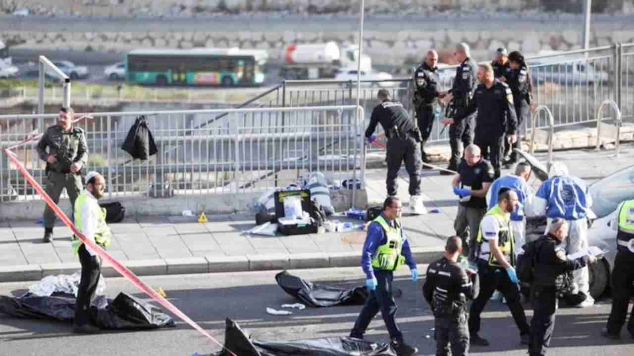 Firing In Israel: येरुशलम के बस स्टॉप पर में  2 फिलीस्तीनी हमलावरों ने बरसाई गोलियां, 3 लोगों की मौत, हमास ने ली जिम्मेदारी