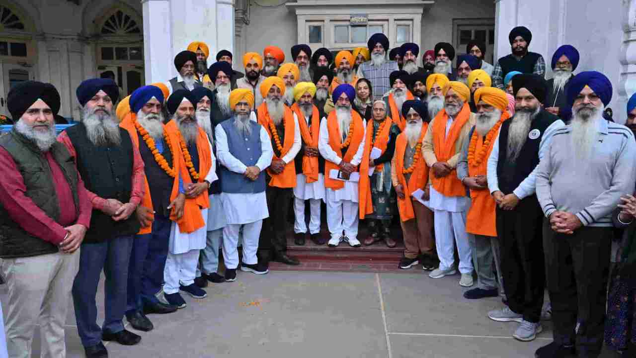 ਸ਼੍ਰੋਮਣੀ ਕਮੇਟੀ ਵੱਲੋਂ ਸ੍ਰੀ ਗੁਰੂ ਨਾਨਕ ਦੇਵ ਜੀ ਦਾ ਪ੍ਰਕਾਸ਼ ਪੁਰਬ ਮਨਾਉਣ ਲਈ ਜਥਾ ਜੈਕਾਰਿਆਂ ਦੀ ਗੂੰਜ ’ਚ ਪਾਕਿਸਤਾਨ ਲਈ ਰਵਾਨਾ