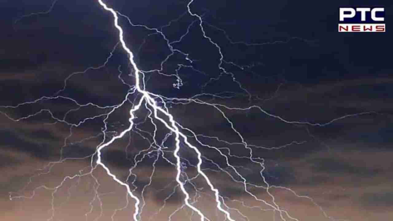 Gujarat Rain Havoc: गुजरात में बेमौसम बारिश बनी आफत, बिजली गिरने से 20 लोगों की मौत
