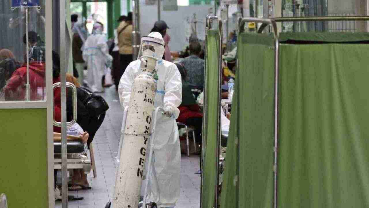 Corona Cases In Singapore: इस देश में एक बार फिर से डराने लगा कोरोना,  लोगों से की गई 'मास्क' लगाने की अपील