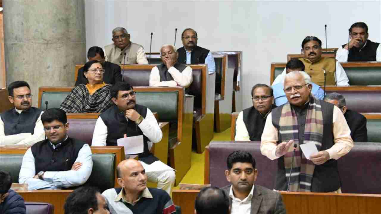 हरियाणा विधानसभा का शीतकालीन सत्र : CM मनोहर लाल ने सदन में पेश किया शोक प्रस्ताव,  रेलवे अंडर पास को लेकर विपक्ष का हंगामा