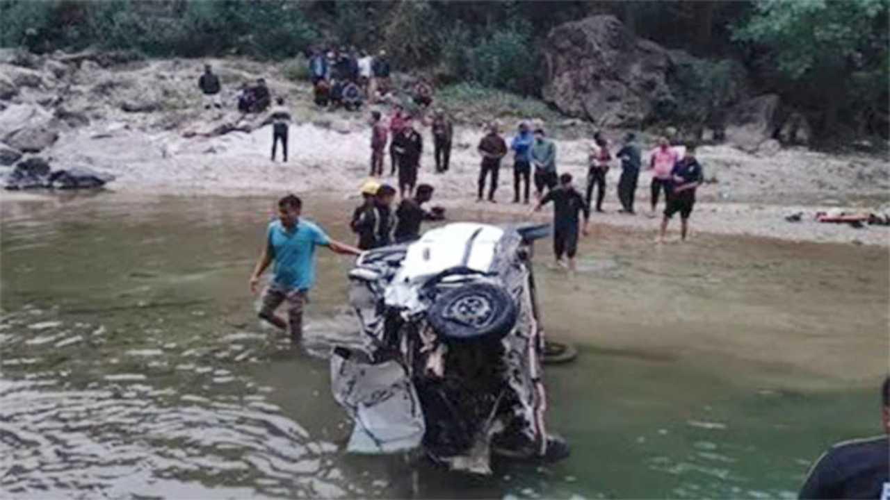 Uttarakhand Accident News: उत्तराखंड के बागेश्वर में नदी में गिरी कार, 4 लोगों की हुई मौत