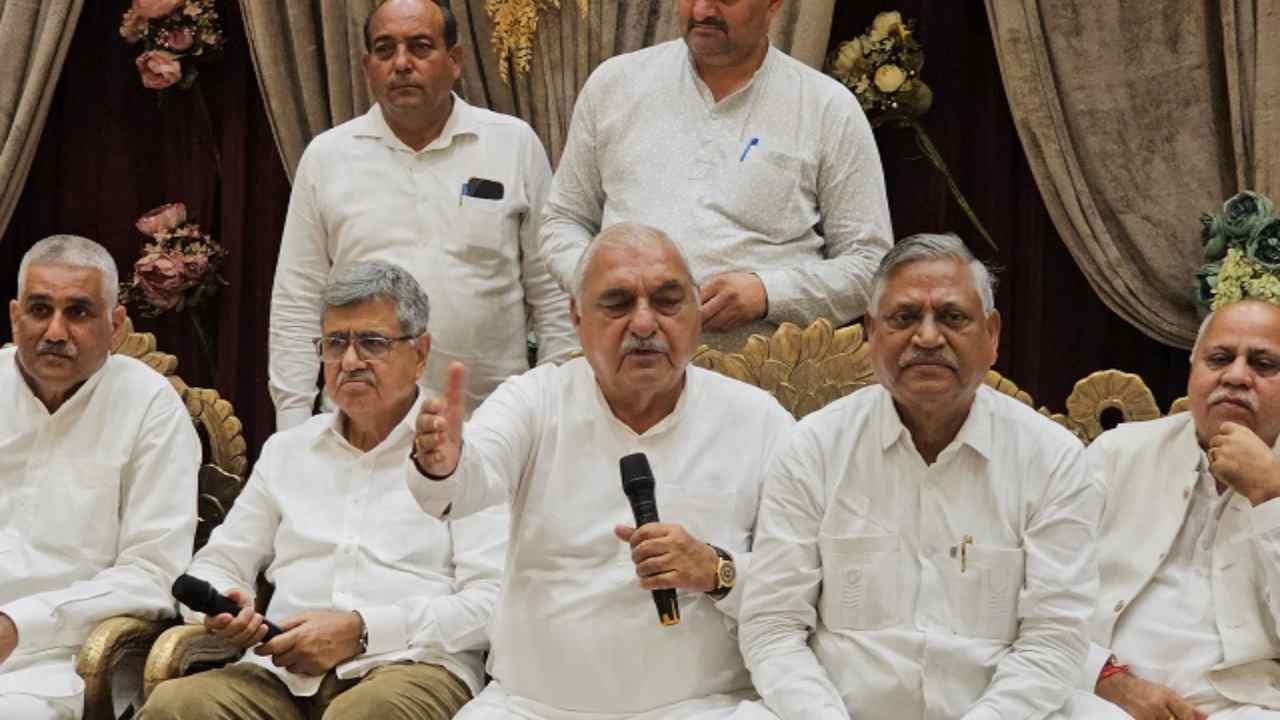 Haryana Politics: हरियाणा में 3 निर्दलीय विधायकों ने कांग्रेस को दिया समर्थन, भाजपा को लगा झटका