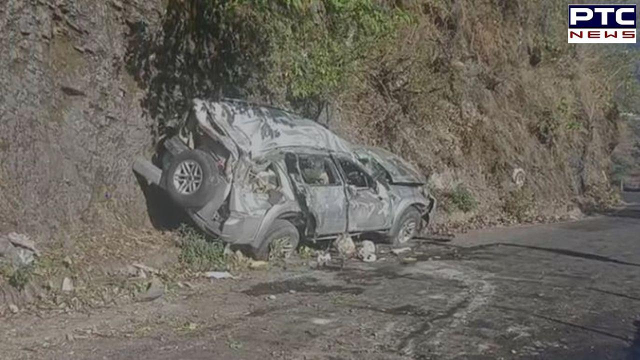 Uttarakhand News: देहरादून में अनियंत्रित होकर गहरी खाई में गिरी कार, 5 लोगों की मौत