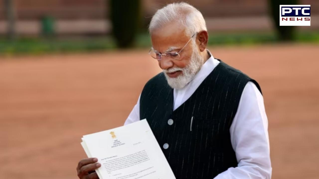 Who all are expected to attend Narendra Modi's oath-taking ceremony?