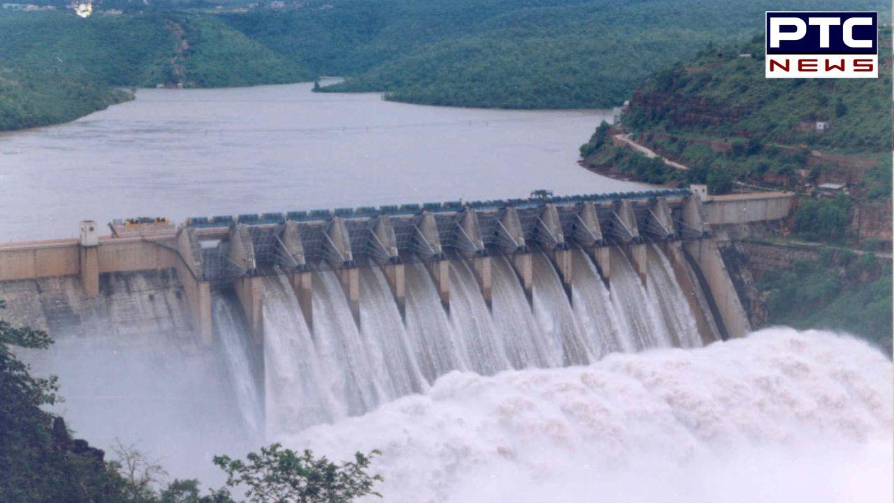 Bhakra Dam Water Update: ਭਾਖੜਾ ਡੈਮ ਤੋਂ ਛੱਡਿਆ ਗਿਆ ਪਾਣੀ, ਸਤਲੁਜ ਦਰਿਆ ਦੇ ਨੇੜੇ ਵਸੇ ਲੋਕਾਂ ਨੂੰ ਕੀਤੀ ਇਹ ਅਪੀਲ