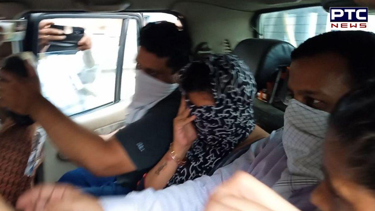 Moga News : ਇਮੀਗ੍ਰੇਸ਼ਨ ਘਪਲੇ ਦਾ ਪਰਦਾਫਾਸ਼, ਸਹਾਇਕ ਬੈਂਕ ਮੈਨੇਜਰ ਤੇ ਉਸ ਦੀ ਪਤਨੀ ਸਮੇਤ 4 ਲੋਕਾਂ 'ਤੇ FIR