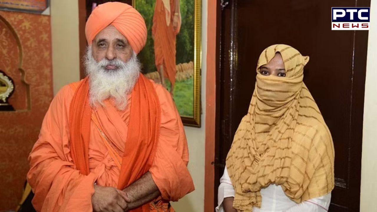 ਵਤਨ ਪਰਤੀ ਓਮਾਨ 'ਚ ਫਸੀ ਮੋਗਾ ਦੀ ਧੀ, ਸੁਣਾਈ ਹੱਡਬੀਤੀ-ਕਿਵੇਂ ਟ੍ਰੈਵਲ ਏਜੰਟ ਨੇ 1000 ਰਿਆਲ 'ਚ ਦਿੱਤਾ ਸੀ ਵੇਚ