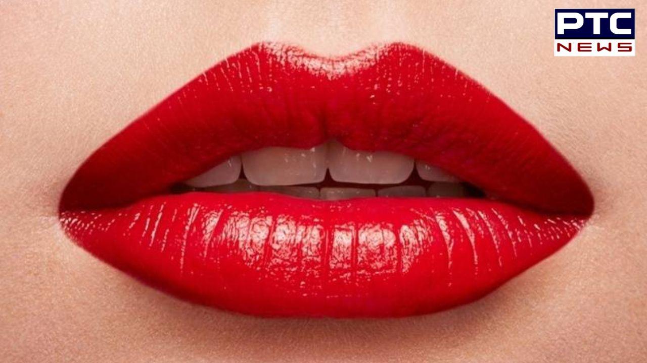 Red Lipstick ਦੀ ਥਾਂ ਮੈਰੂਨ ਲਿਪਸਟਿਕ ਲੈ ਆਇਆ ਪਤੀ, ਪੁਲਿਸ ਕੋਲ ਪਹੁੰਚੀ ਪਤਨੀ !