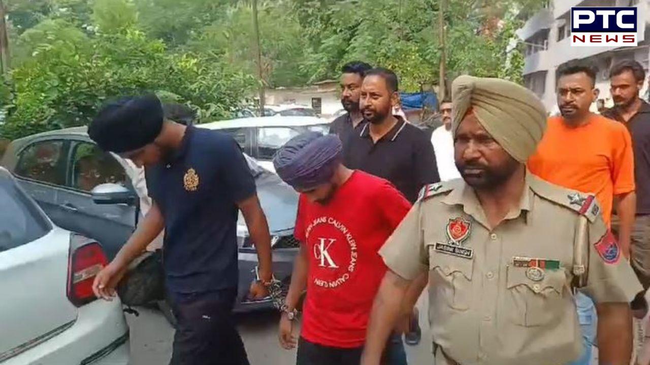 Amritsar News : ਰੇਲਵੇ ਸਟੇਸ਼ਨ ਤੋਂ 2 ਨੌਜਵਾਨ 6 ਦੇਸੀ ਪਿਸਤੌਲਾਂ ਤੇ ਜਿੰਦਾ ਕਾਰਤੂਸ ਸਣੇ ਗ੍ਰਿਫ਼ਤਾਰ, ਕਿਸਾਨਾਂ ਵੱਲੋਂ ਹੰਗਾਮਾ