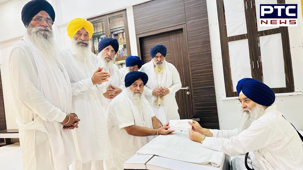 ਸ੍ਰੀ ਅਕਾਲ ਤਖ਼ਤ ਸਾਹਿਬ ’ਚ ਪੇਸ਼ ਹੋ ਅਕਾਲੀ ਦਲ ਦੇ ਪ੍ਰਧਾਨ ਸੁਖਬੀਰ ਸਿੰਘ ਬਾਦਲ ਨੇ ਸੌਂਪਿਆ ਲਿਫਾਫਾਬੰਦ ਸਪਸ਼ਟੀਕਰਨ, ਜਥੇਦਾਰ ਗਿ. ਰਘਬੀਰ ਸਿੰਘ ਨੇ ਕਿਹਾ ਇਹ..