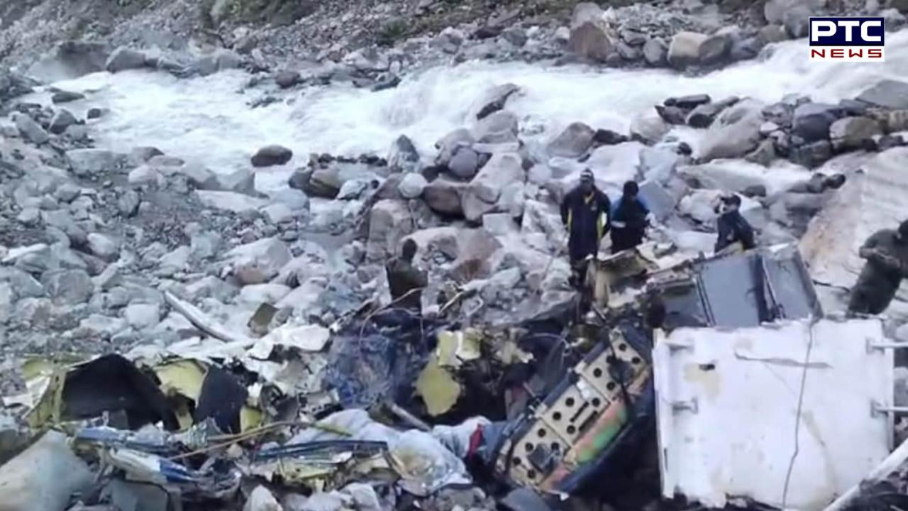 Helicopter crashes in Kedarnath while being airlifted by MI-17 chopper