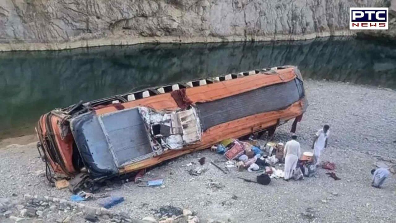 Bus crash in Iran claims lives of 28 Pakistani pilgrims