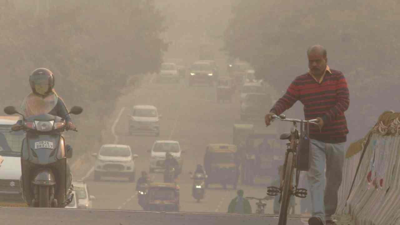 Delhi residents wake up to thick smog and poor air quality on Diwali amid stricter anti-pollution measures