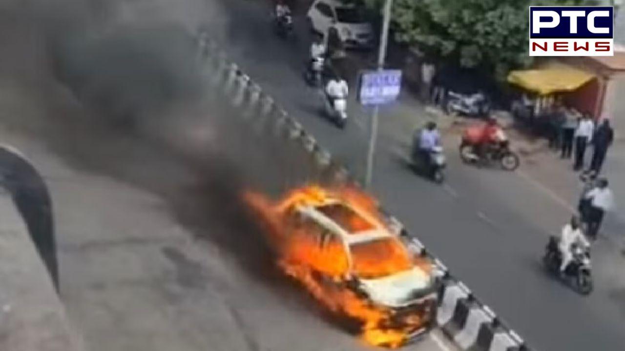 Driverless Burning Car : ਜੈਪੁਰ 'ਚ ਸੜਕ 'ਤੇ ਭੱਜਦੀ ਦਿਖਾਈ ਦਿੱਤੀ Burning Car, ਡਰਾਈਵਰ ਨੇ ਛਾਲ ਮਾਰ ਕੇ ਬਚਾਈ ਜਾਨ, ਦੇਖੋ ਵੀਡੀਓ